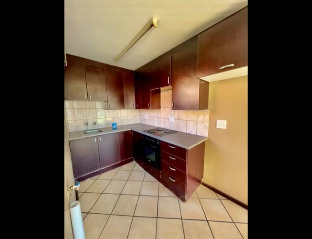 2 BEDROOM HOUSE FOR SALE IN VANDERBIJLPARK CE 3